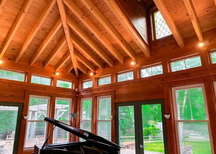 Beautiful Country Retreat - 40 Guests!
