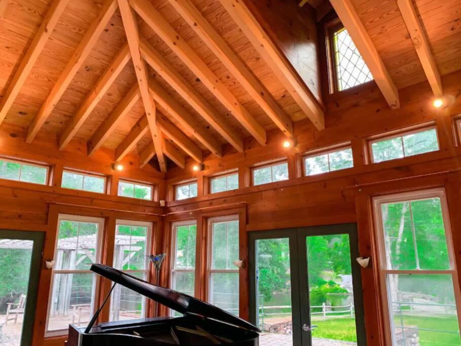 Beautiful Country Retreat - 40 Guests! * Milford