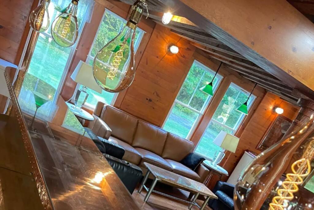 Beautiful Country Retreat - 40 Guests! Milford