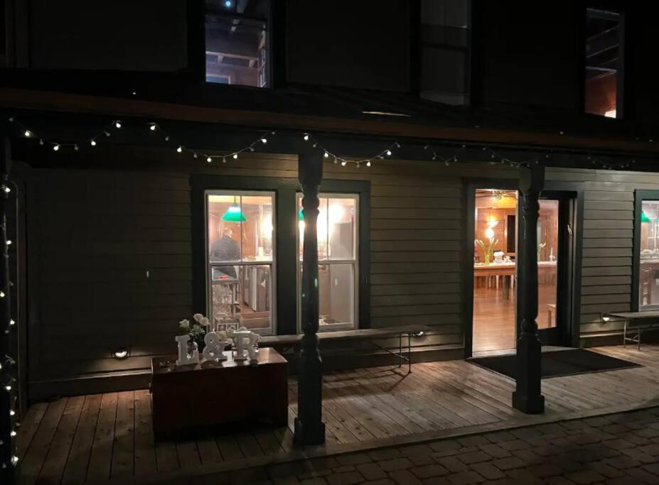 Beautiful Country Retreat - 40 Guests! Сasa de vacaciones *